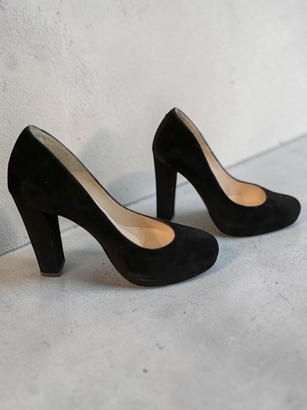 L. K. BENNETT LONDON Black Suede Heels Pumps Size 36